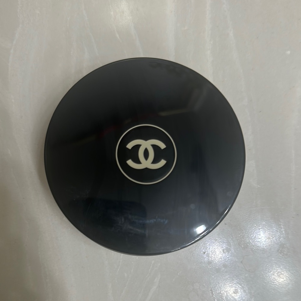 CHANEL Sleek Black Compact